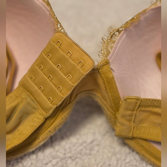 Victoria's Secret: Push-Up Floral Lace Yellow With Metallic Gold Bra. Sz 40DD. - Picture 14 of 16
